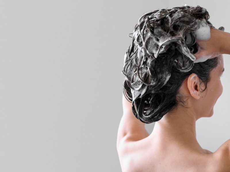 Vegánske šampóny – čo to vlastne je a prečo sa ich oplatí používať?
