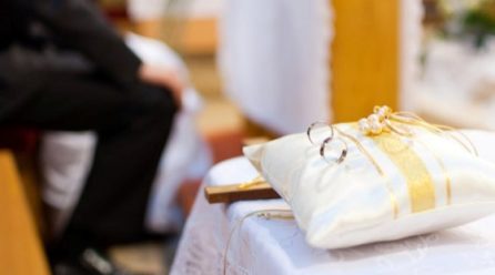 Svadba v kostole s nepokrsteným ateistom – potrebujete sobášny dišpenz