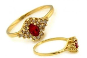 Zlatý, alebo strieborný šperk ako svadobný dar má výhody aj nevýhody